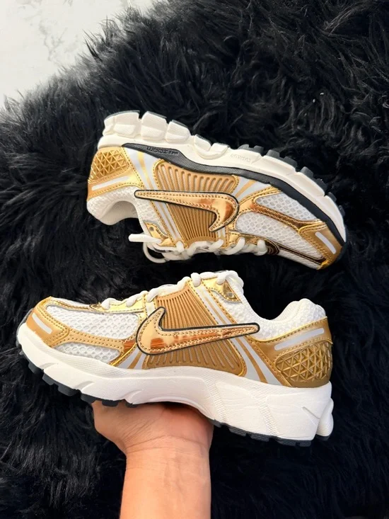 Nike Zoom Vomero 5 - Picture 4 of 8